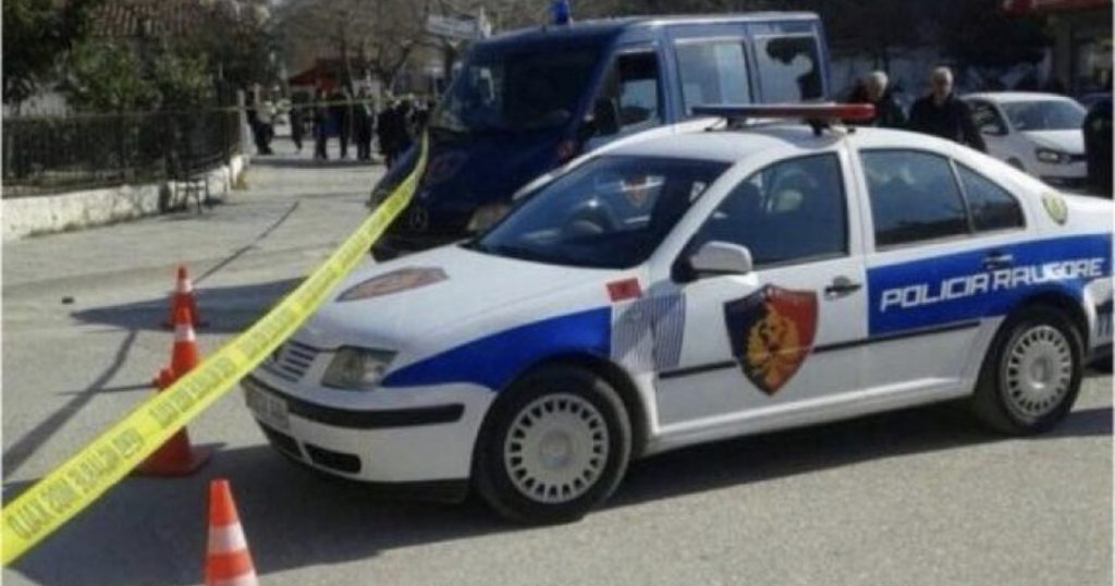 Pëson infarkt në makinë shoferi, në aksin Fier-Lushnje