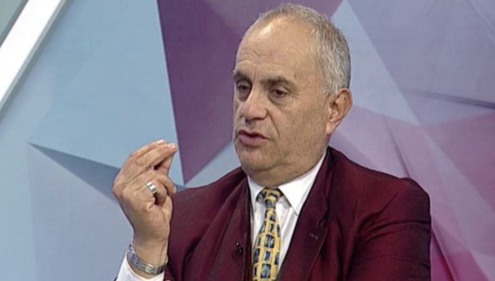 Fuga: Teza e Gjuhë- Letërsisë me pyetje subjektive: Ai hipi në pemë dhe mblidhte gurë…