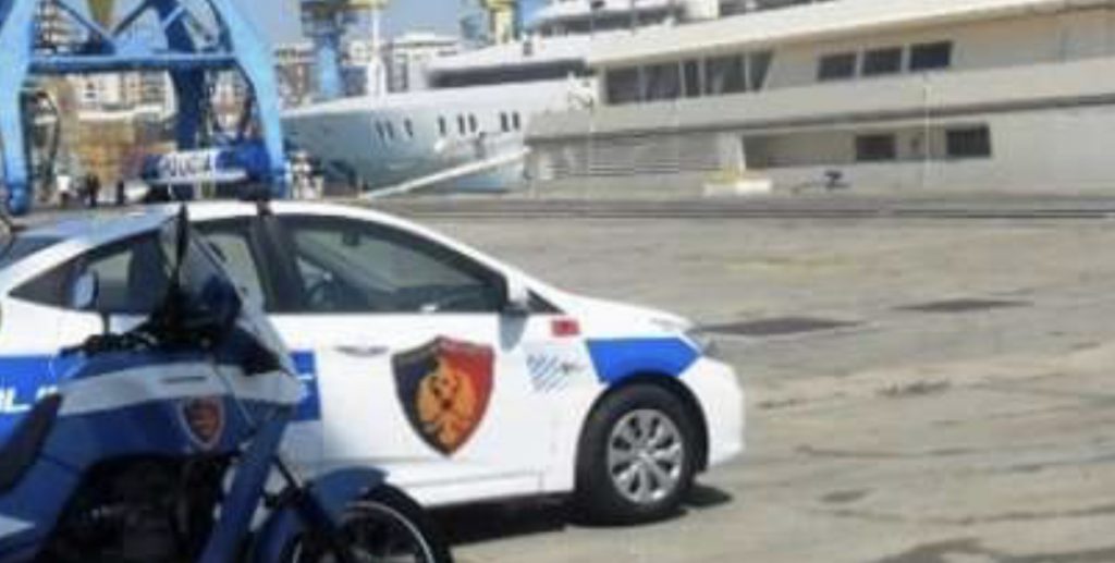 Sasi e madhe eurosh të padeklaruara, në automjetin e ardhur me tragetin e Barit strukturat doganore gjetën…