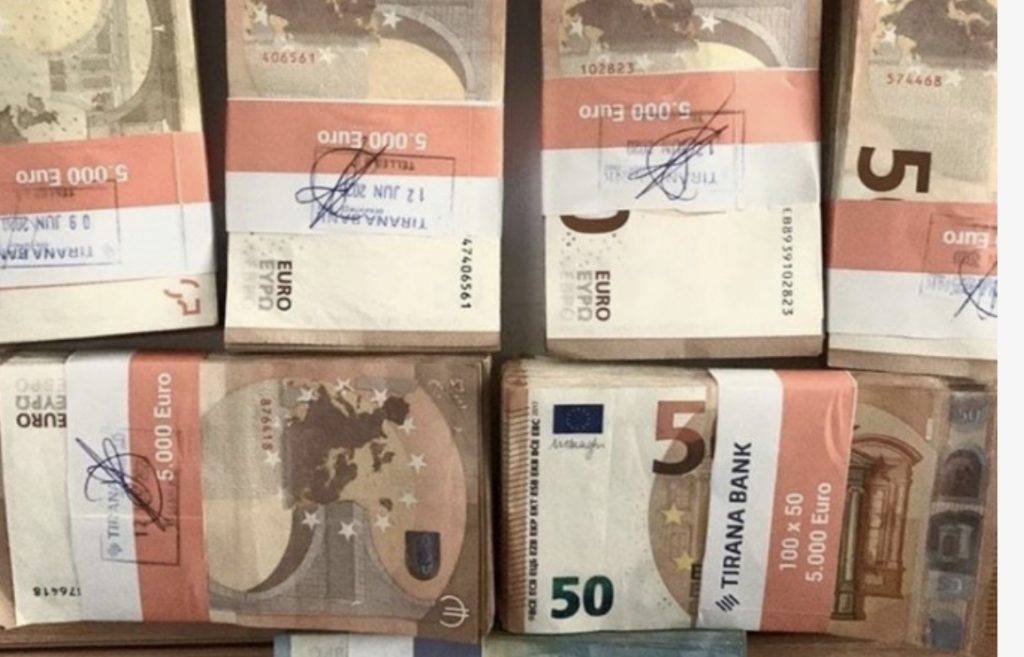 32 mijë euro të padeklaruara, procedohet 50 vjeçari në Kapshticë