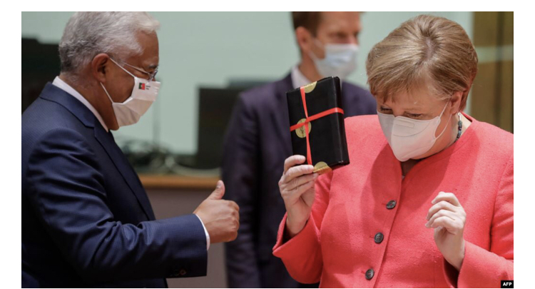 Ç’ndodhi mes Merkel e Macron?