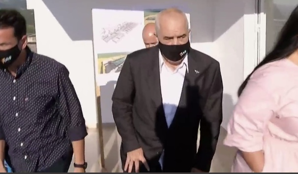 Rama nxjerr foton me maskë dhe ka këtë mesazh për qytetarët