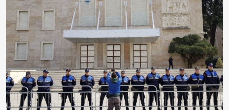 Mbyllja e klubeve të natës, thirret protestë para Kryeministrisë