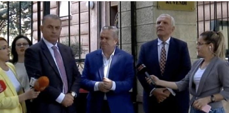 Zgjedhjet po mbahen, por lufta është për vendin e dytë!