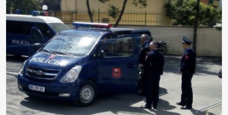 Arrestohet punonjësi i kredive në Lushnje, mashtroi shumë qytetarë: Si përfitonte duke falsifikuar dokumentet pasi u jepte kredi
