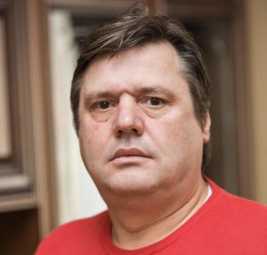 PYETJE  PER OGERTEN  QË BEN FILMA ME DOKTORA!