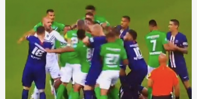 Sherr masiv në finalen e Kupës së Francës, dëmtohet Mbappe