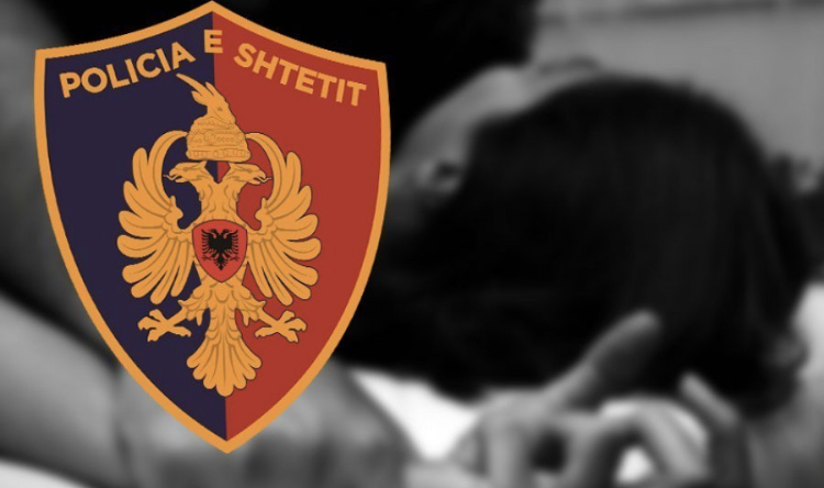 Do të publikoj videot intime’/ E shantazhon dhe i dhunon nënën