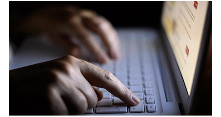 Si u zbulua skema e mashtrimit online