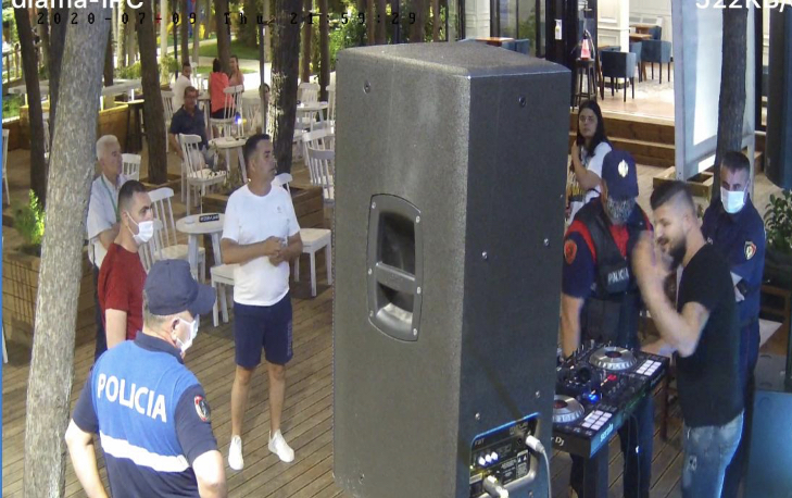 POLICIA  PRISH SPEKTAKLIN ‘Miss Shqiperia’