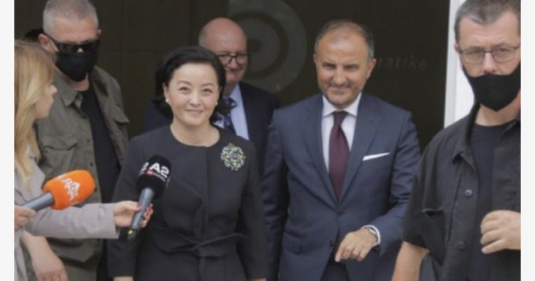 Situata e tensionuar politike, Yuri Kim dhe Soreca ‘zbarkojnë’ në selinë e PD, takim me Bashën