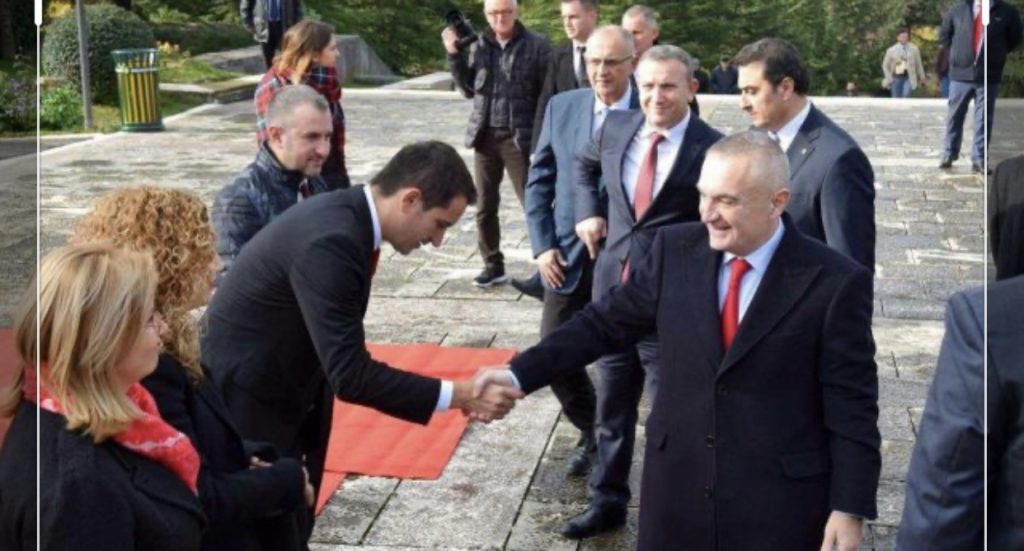 Tedi Blushi i publikon foton: Gjynah që lali fiku nuk vlen më as si gjethe fiku