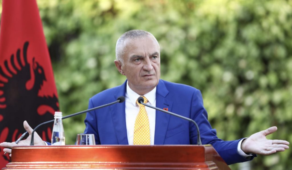 Presidenti Meta : Duhet ndalur largimi i trurit