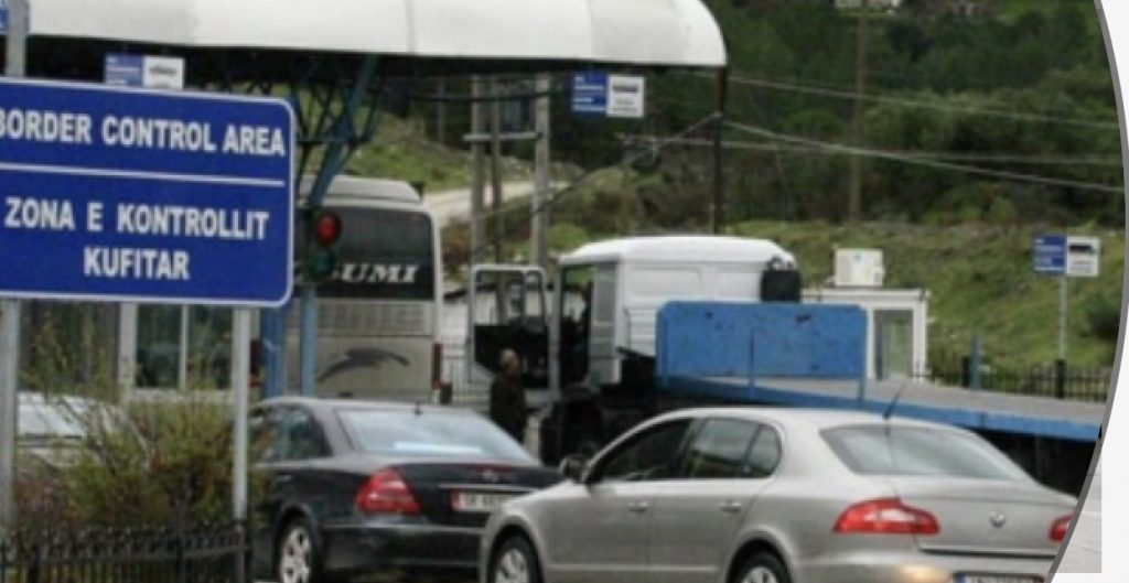 Rikthehet karantina për shqiptarët që shkojnë në Greqi, 1 javë izolim kush kalon nga Kakavija