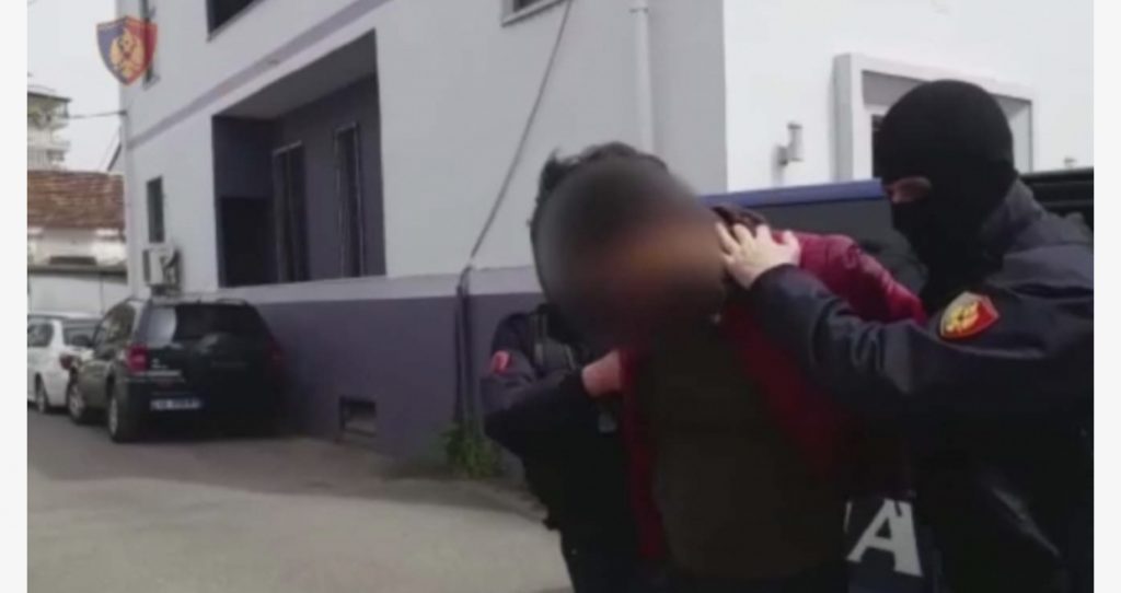 Tentoi të kalonte kufirin me dokumenta të falsifikura, arrestohet 37-vjeçari në Durrës