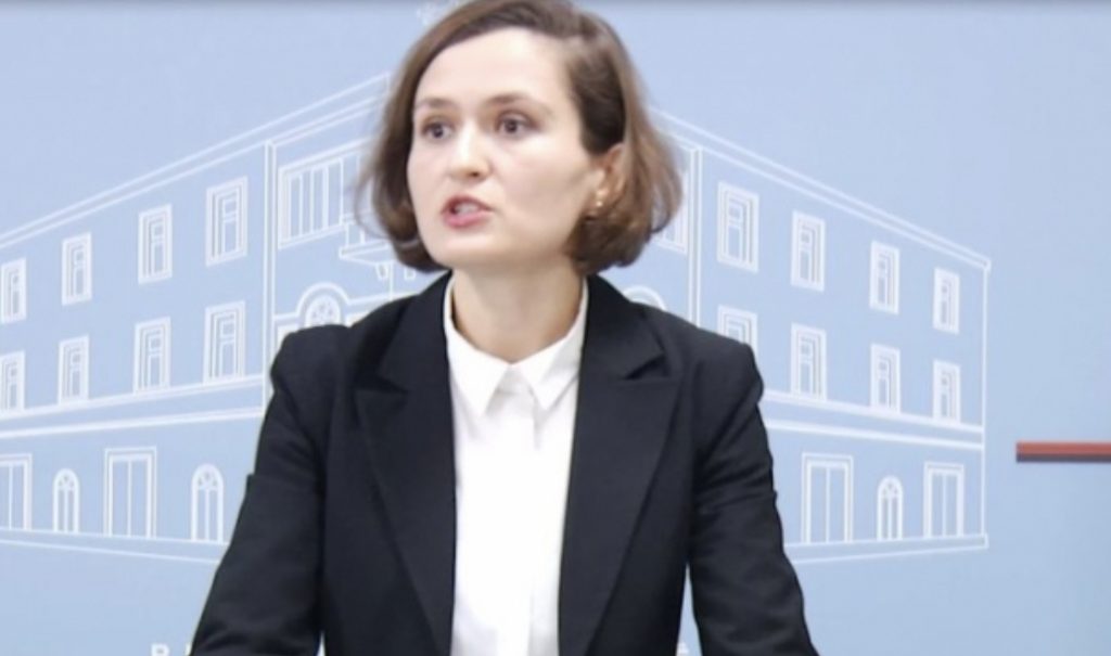 Fillimi i vitit të ri shkollor, reagon Shahini: Qëllimi kryesor ruajtja e shëndetit të nxënësve