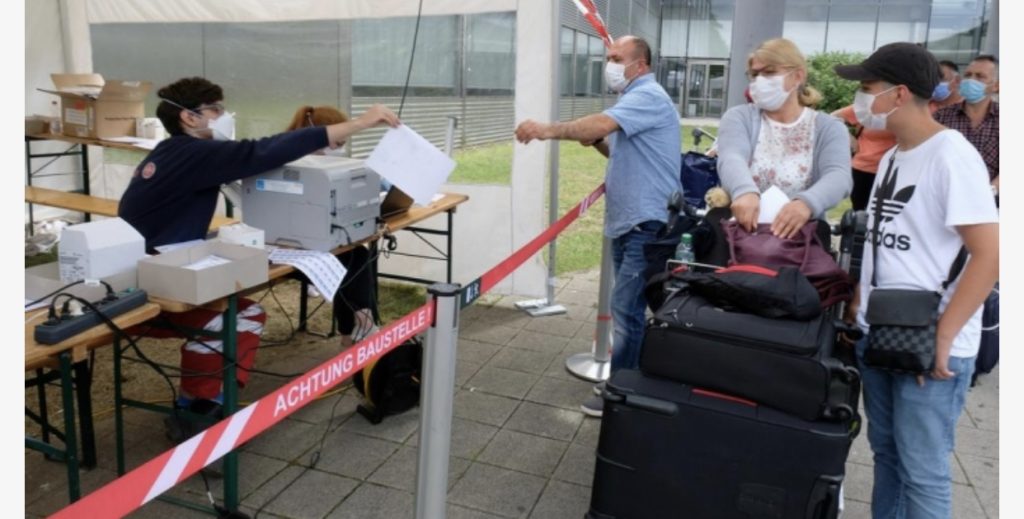 Jo vetëm Greqia, edhe Italia nuk lejon shqiptarët të kalojnë pa bërë testin e Covid