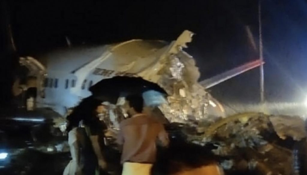 Indi,rrëzohet gjatë uljes aeroplani me rreth 200 pasagjerë në bord