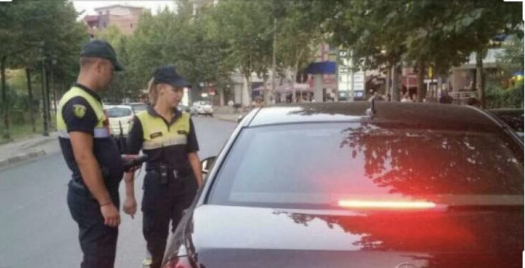 Policia ‘bën shembull’ të gjithë shoferët e papërgjegjshëm, pezullon 51 patenta dhe vendos mbi 1000 gjoba