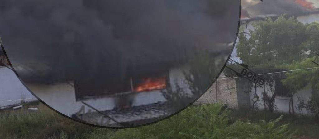 Përfshihet nga flakët fabrika e këpucëve në Çorovodë të Skraparit