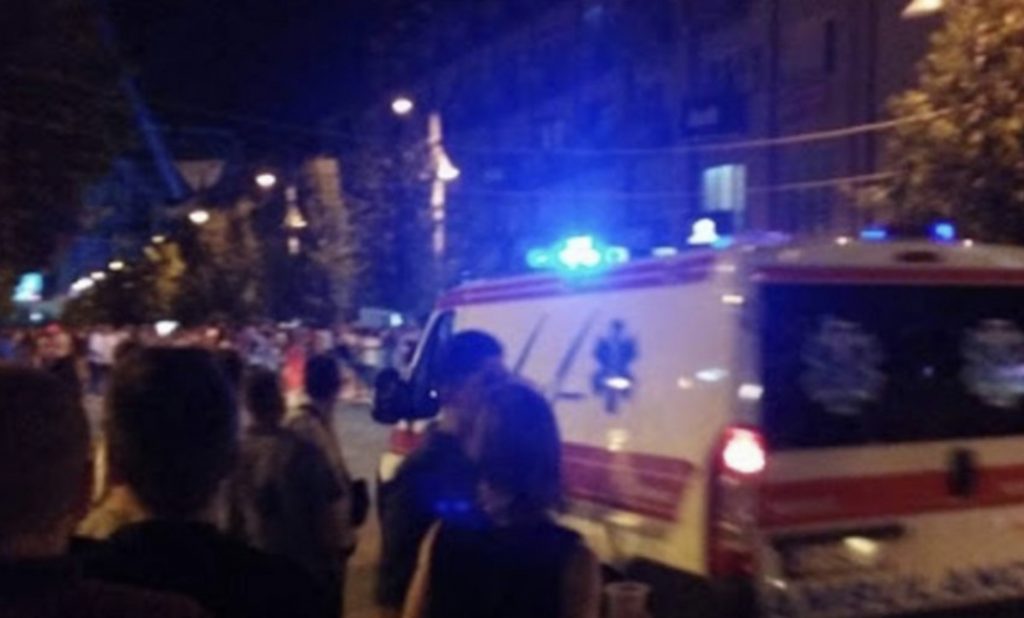 Aksidentoi për vdekje një person dhe ia mbathi, 20-vjeçari lëvizte me makinë me qira