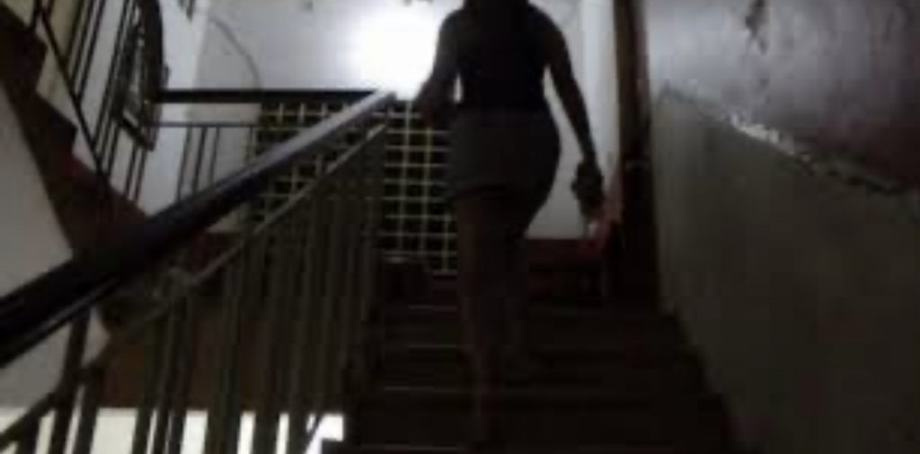 Çifti e shfrytëzoi për prostitucionin, flet 17-vjeçarja: Ç’ndodhte në hotelin ku më mbyllën