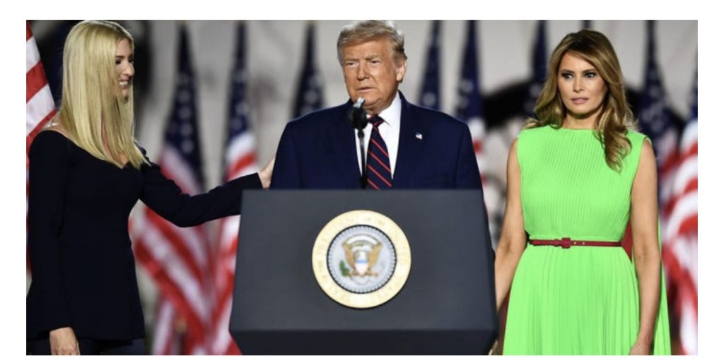 Video virale/ ‘Të qesh se jam e detyruar…’, Melanie dhe Ivanka Trump në situatë të sikletshme,