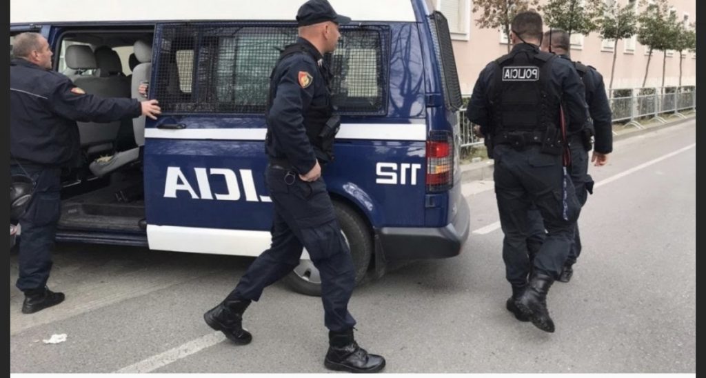 Goditi me sende të forta efektivin dhe u arratis, policia arreston pas 10 orësh të shumëkërkuarin