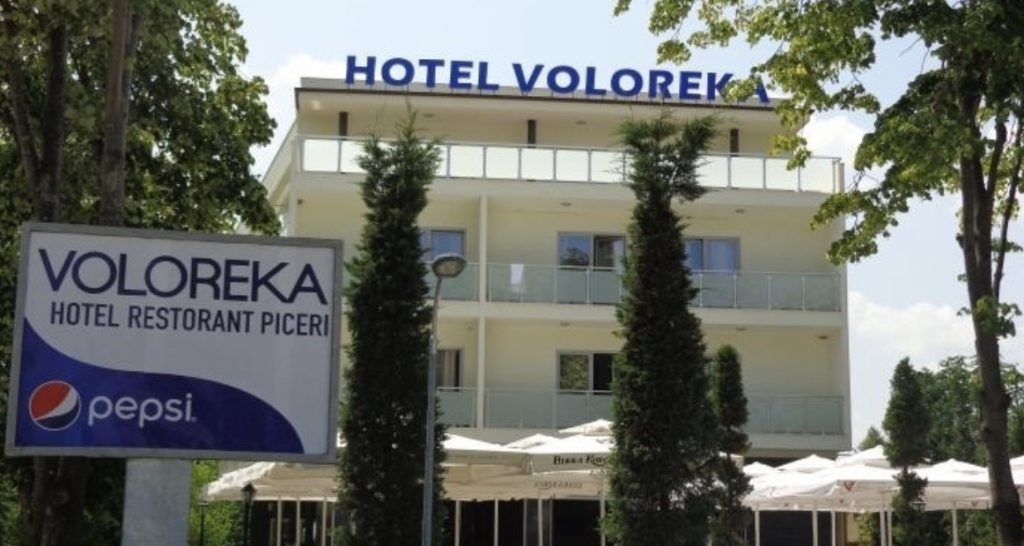 Arrestohet një person dhe shpallen në kërkim tre të tjerët