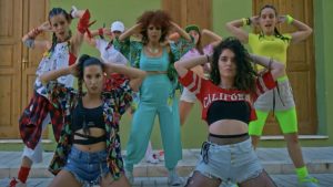 Aurela Gaçe publikon hitin e verës, mikson RAP-in me populloren dhe ka dalë një super këngë (VIDEO)
