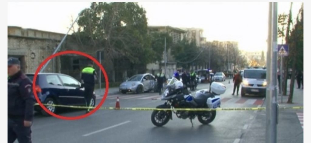 Shoferi i dehur në Tiranë hipën në trotuar dhe aksidenton 4 kalimtarë, nisen me urgjencë drejt spitalit