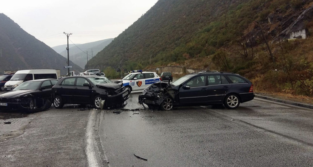 Aksident i trefishtë, plagosen disa persona