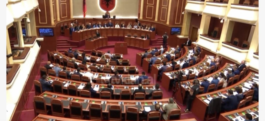 Parlamenti voton Komisionin për zgjedhjen e anëtarëve të KQZ-së
