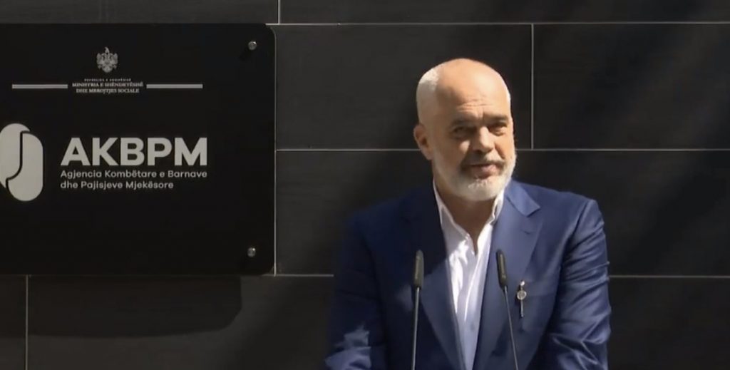 “Fasada dhe luks”/ Rama i përgjigjet opozitës: E pabesueshme si mund të gjendet kuraja për të lënë shërbëtorët e shtetit në…