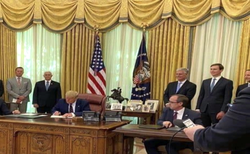 Me bekimin e Presidentit Donald Trump, FIRMOSET në Shtëpinë e Bardhë marrëveshja Kosovë-Serbi