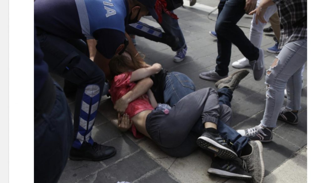 Tensionet gjatë protestës, shikoni momentet e përplasjes
