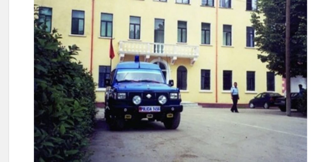 E rëndë në Shkodër/ 54-vjeçari rreh komshien më pas e vendos nën rrotat e makinës