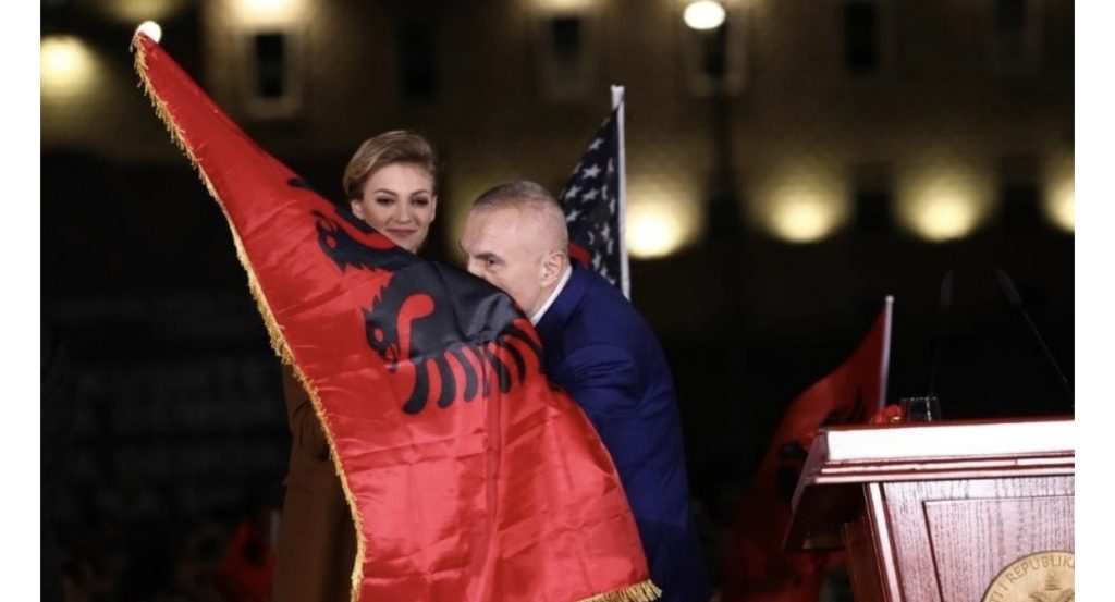 Presidenti Meta thirrje të fortë shqiptarëve: Zgjim, përballje dhe ndryshim