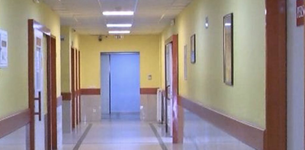 I riu shkon me plagë të rënda në spital, ndërron jetë
