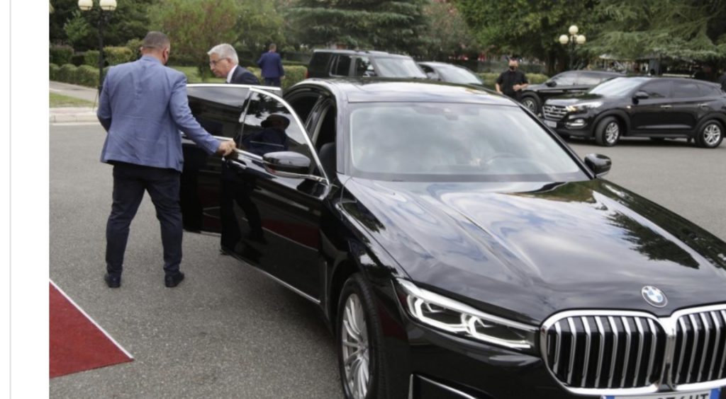 Ministri Sandër Lleshaj, sqaron opinionin duke sulmuar mediat :Makina ime ka kushtuar vetëm 49 mijë Euro