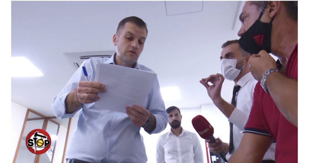 Nxënësja ekselente fiton bursën në Turqi, por zyrtari i Arsimit e njofton se “ia kanë zënë vendin”/ Babai: Më dhimbset mundi i vajzës, do luftoj…