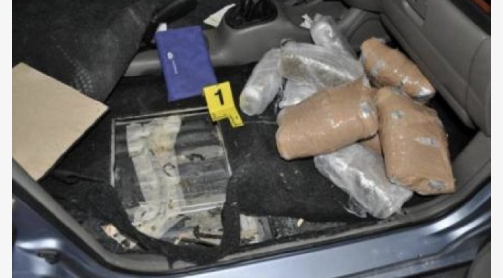 Pa policinë dhe braktisi makinën me 115 kg drogë, arrestohet 37-vjeçari në Lazarat i shpallur në kërkim