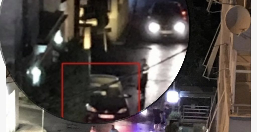 I riu me FORD i zuri prit AUDIT luksoz dhe nisi të qëllonte, shoferi e mori para dhe e hodhi mbi trotuar