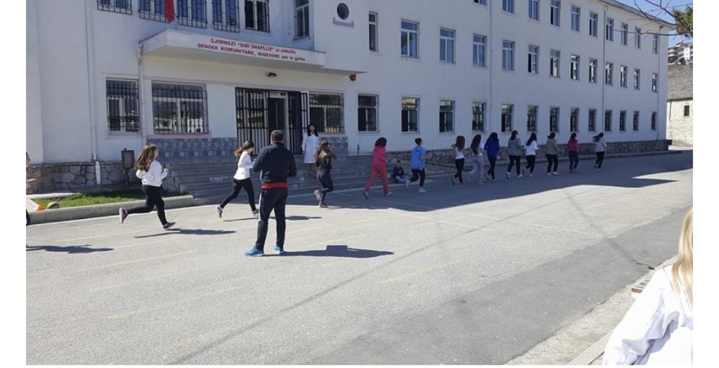 Pas maturantit rezulton pozitive me COVID-19 mësuesja në Gjirokastër, mbyllet klasa e 10-të