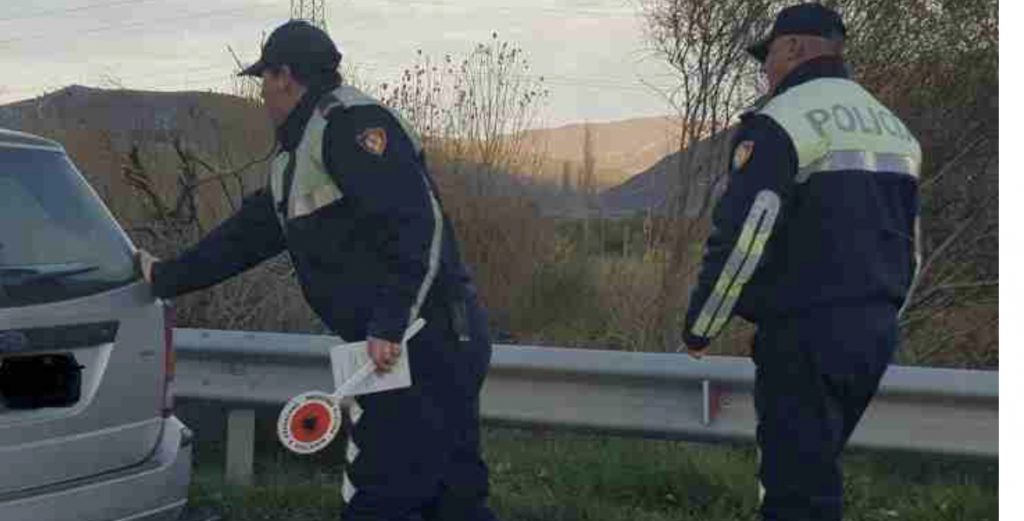 Lleshaj nga Korça: Punonjësit e policisë nuk do të shtyjnë më automjetet…