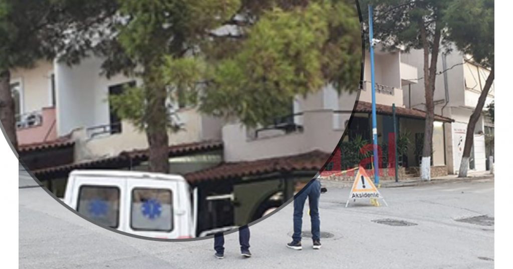 FOTO/ Sarandë, ambulanca përfundon brenda lokalit
