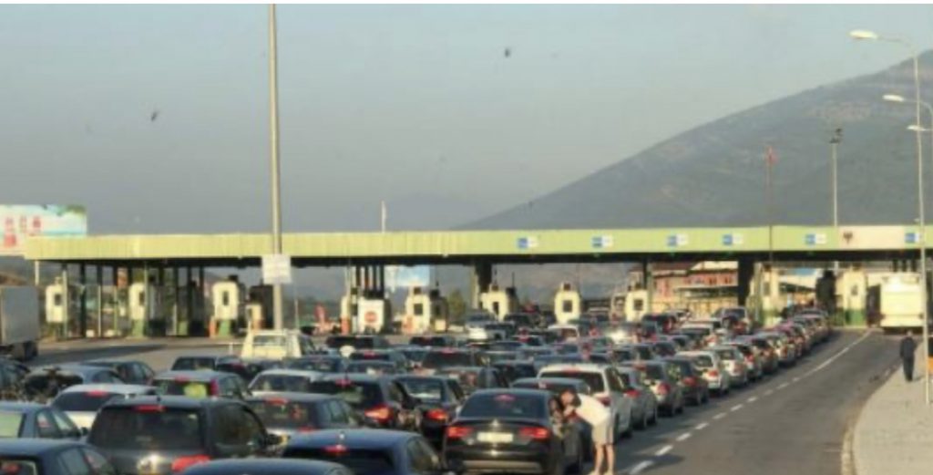 Fluks në Morinë. Hyjnë mbi 15 mijë qytetarë nga Kosova