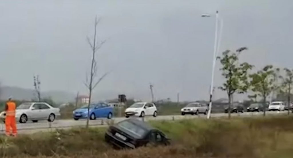 Rinas /Përplasen dy makina , plagoset shoferi dhe pasagjeri i një prej tyre