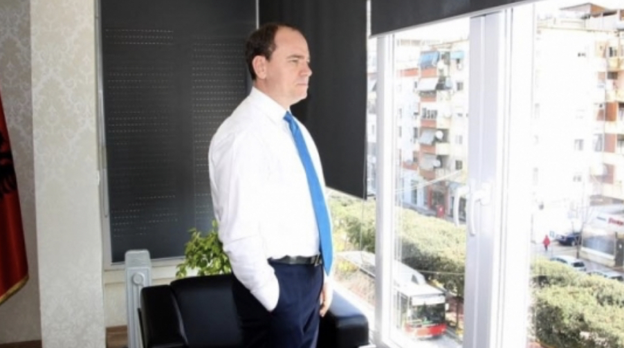 Ish-presidenti Bujar Nishani humb njeriun e shtrenjtë dhe bën dedikim prekës: Po qaj si një fëmijë