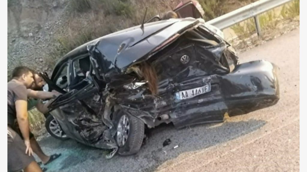 Aksident masiv në Tiranë-Elbasan: Ndërron jetë në spital një prej tre vajzave të plagosura